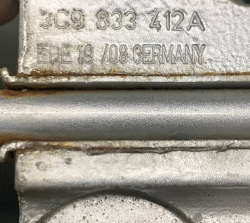 3c9833412a Нижня петля задніх правих дверей Volkswagen Passat B6 2005-2010