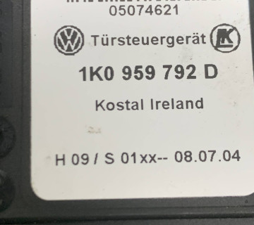 Моторчик склопідйомника правий передній Volkswagen Golf 5 Caddy 3 Touran Skoda Octavia A5 seat altea, 1k0959792d