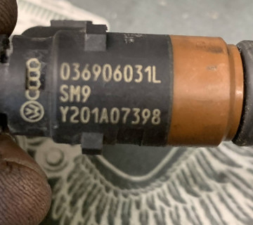 Форсунка паливна Volkswagen Golf 4 Bora Seat Toledo Leon Skoda Fabia 1.4 16V 036906031l
