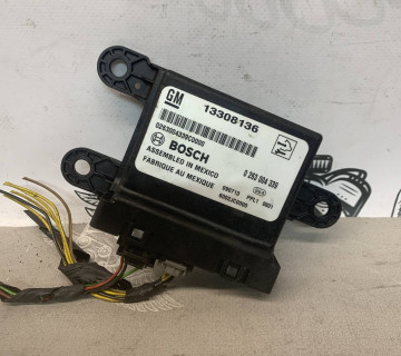 Блок керування парктрониками Chevrolet Cruze J300 13308136