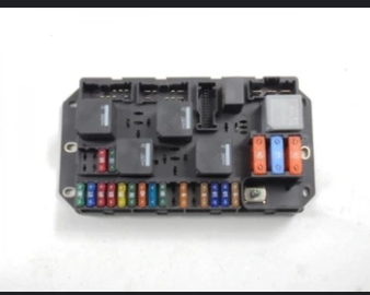 Блок запобіжників 518776117 land rover vogue l322