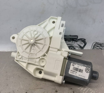 Моторчик склопідйомника передней правой VW GOLF VI 5k0959702j