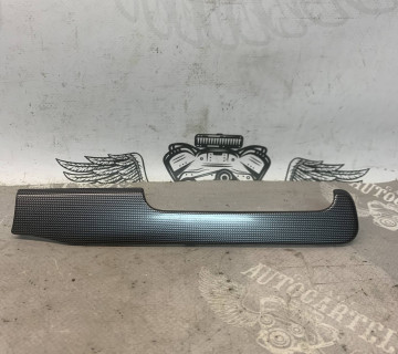 Накладка на торпедо ліва Volkswagen Golf VI 5k1858417b