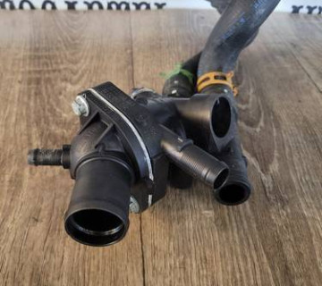 8200065390 Корпус термостата Renault Kangoo 2000