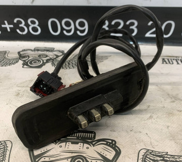 Вимикач кінцевих дверей лівої зсувної Renault Trafic 8200139741b
