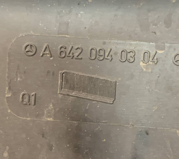 Корпус повітряного фільтра Mercedes Ml W164 OM642 3.0 CDI a6420900304