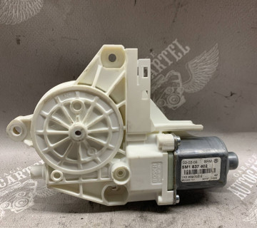 Моторчик склопідйомника передній правий Vw Golf 5 plus 5m1837402 1k0959702e