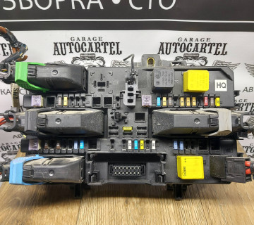Блок запобіжників Opel Astra H 13220831
