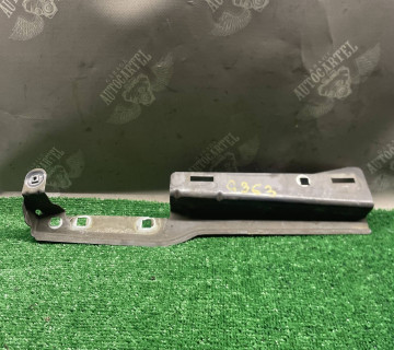 Кронштейн кріплення крила переднього правий Citroen C4 5639813