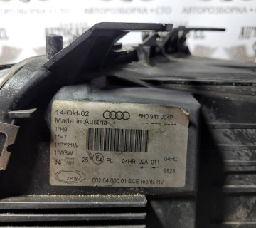 Фара передня праваа Audi a4 b6 8H0941004P