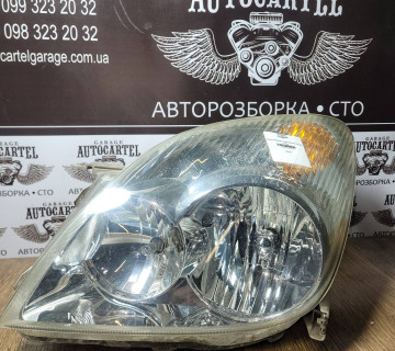 Фара передня ліва Toyota corola verso