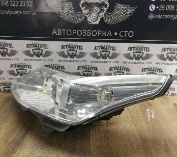 Фара ліва ксенон (дефект кріплень) Citroen C4 9680686880