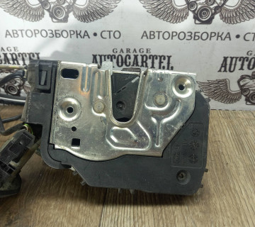 Замок дверки передньої лівої MERCEDES-BENZ C-CLASS W203 2037200135