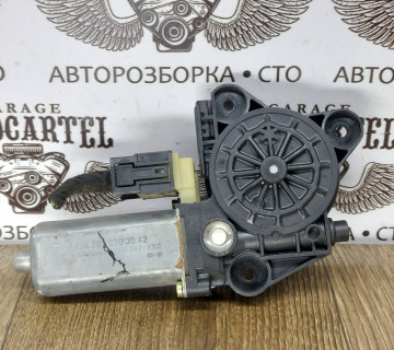 Моторчик склопідйомника задній правий Mercedes C-Class W203 A2038203042