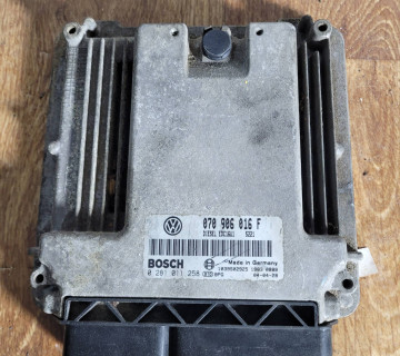 Блок управління двигуном Volkswagen Touareg 2,5 2002-2010 2.5 TDI 070906016f