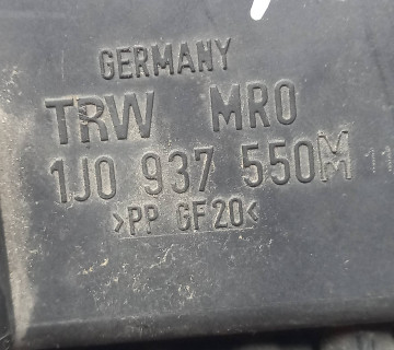 Блок запобіжників Volkswagen Golf 4, Bora 1j0937550m