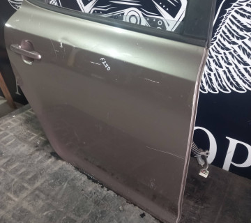 Дверка права задня Kia Ceed,унів.2009,21500756