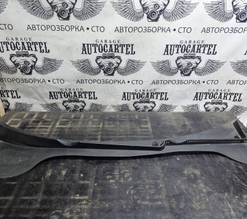 1k5819415a Декоративна накладка під лобове скло жабо Jetta 5 2006-2010