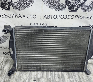 8e0121251 Радіатор двигуна AUDI A4 B6 00-04r 1.8