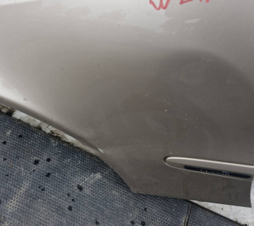 Крило переднє ліве Mercedes E W211 2003-2009 ліве 21722554