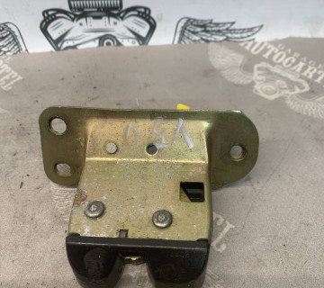 Замок кришки багажника Volvo V50 31335047