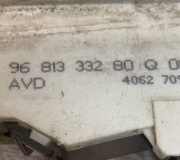 Замок двері передній правий PEUGEOT 407 9681333280