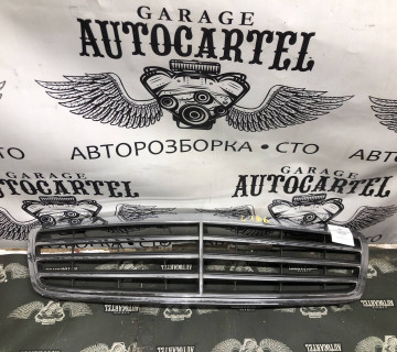 Решітка радіатора Mercedes C-class (W203) 2000-2007 A2038800223