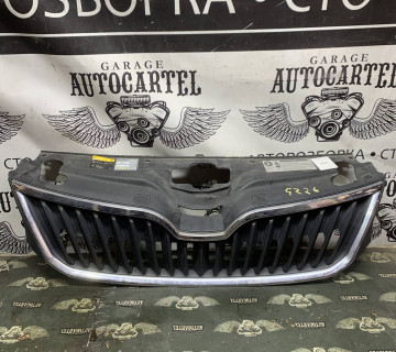 Решітка радіатора Skoda Rapid 2012-2017 5ja853668