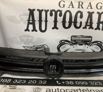 Решітка радіатора Volkswagen Golf VII 5g0853653q