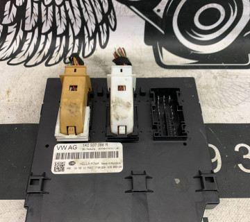 Блок управління комфортом VW Golf V VI Yeti 5L Octavia II Seat Leon III Altea 1k0937086r