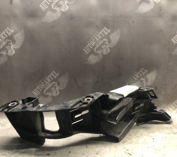 Кріплення заднього бампера Volkswagen Jetta V 2006-2010 праве (бампер-днище) 1K5807376