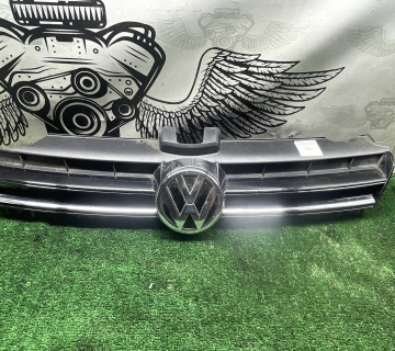 Решітка радіатора VW Golf 7 5g0853653e 21109645