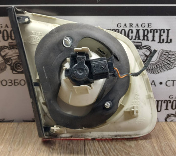 Ліхтар внутрішній правий VW Jetta V 1K5945094