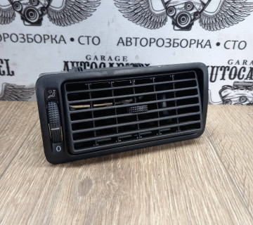 Дефлектор повітряний правий(салон) Volkswagen Golf 4 1j1819704c