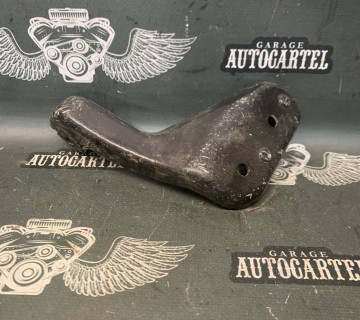 Кронштейн кріплення балки панелі audi A4 B8 8k1863442