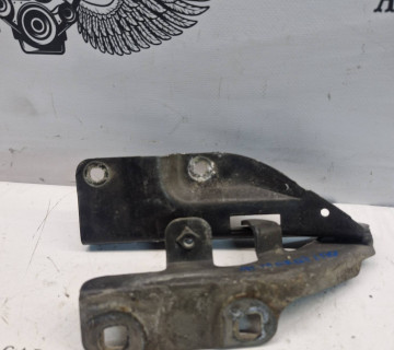 Петля капота права Nissan almera tino 21715044