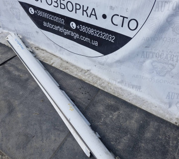 Поріг лівий зовнішній пластиковий Mercedes C W205, A2056906902, A2056907102