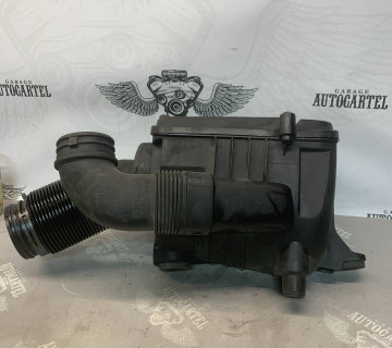 Корпус повітряного фільтра Volkswagen Golf 6 70318505