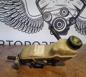 Головний гальмівний циліндр toyota corola