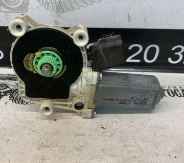 Моторчик склопідйомника передній правий bmw e60 6922268