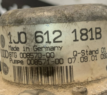 Насос вакуумний VW T5 3.2 V6 03-09 1j0612181b