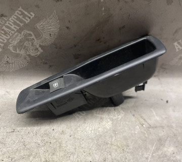 Кнопка склопідйомника задня права Renault Scenic III, Laguna III 829500004r