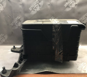 1k0915333c Підставка під акамулятор Volkswagen Golf pluss комплетна