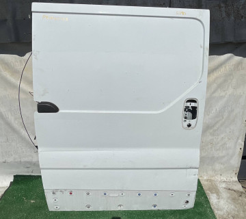 Двері бічні праві Nssan Primastar 21120572