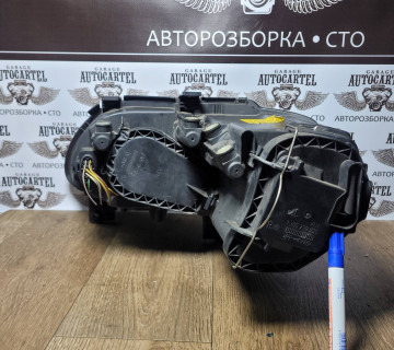 Фара правая VW Caddy `04 -10 ел.рег., Хром рамка 1T0941006F