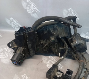 Блок запобіжників підкапотний Toyota Prius 30 10-15 6027-30ta1