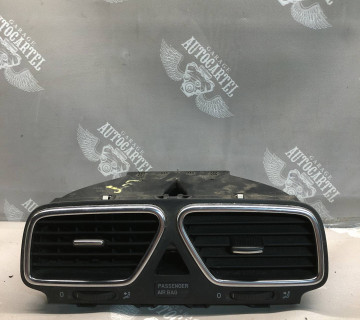 Дефлектор воздушный центральный VW Scirocco 2008 1q0819735c