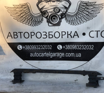 Підсилювач переднього бампера Peugeot 307. Пежо 307. 2005 2007.