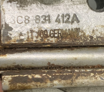 3c8831412a петля двері парва передня нижня Volkswagen Passat b6