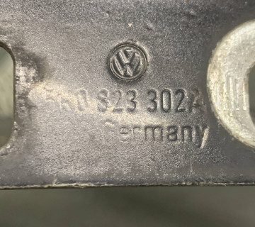Петля капота права vw golf v 03-09, jetta v 05-10, golf plus 05-14